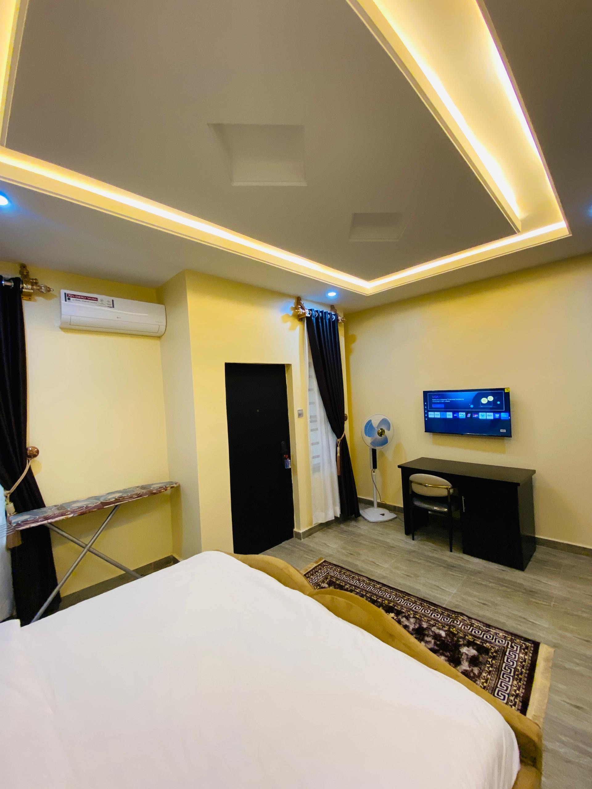 SHORTLETS 0fc93be7 9589 4298 8f79 1ae534e03337 2