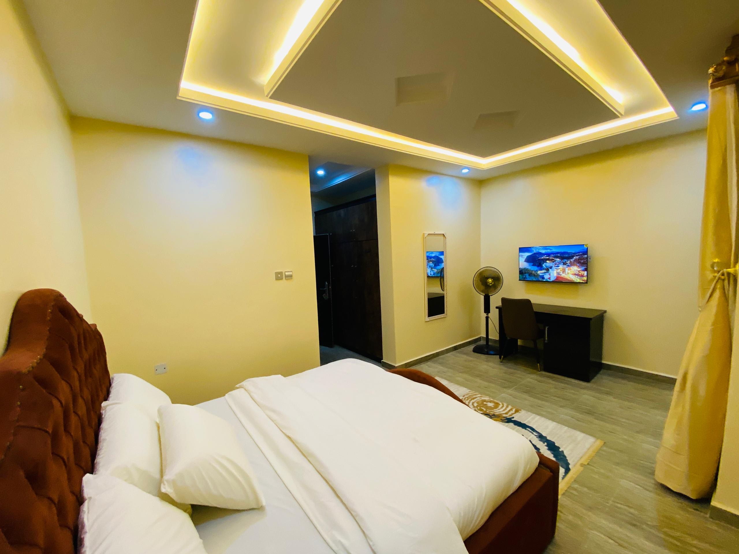 SHORTLETS 1412b1ea 52cc 474c 942f 60aa44326360 2