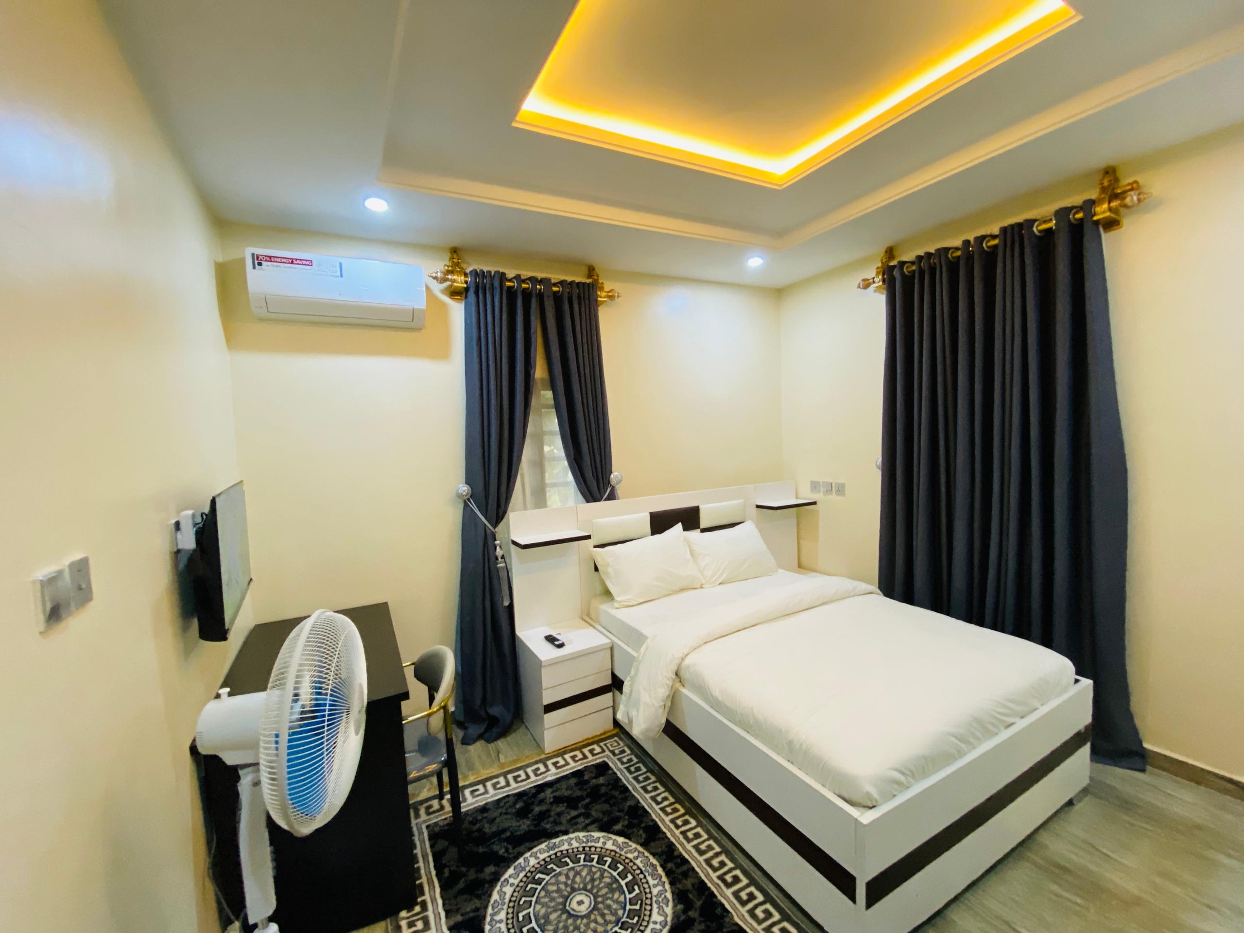 SHORTLETS 1a36f00e ea01 4ea3 883d 5f7f6a2d7338 2