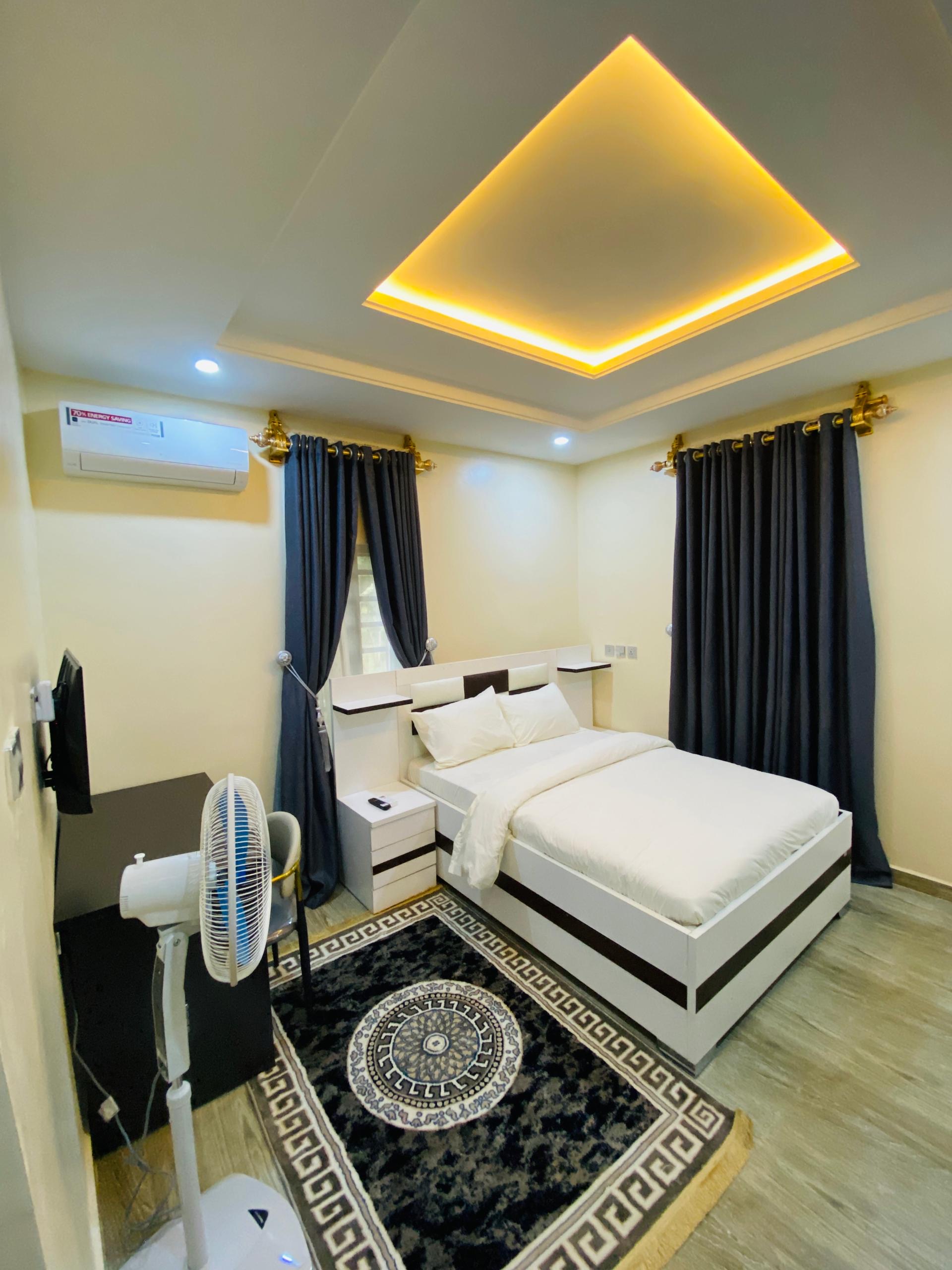 SHORTLETS 20b3a404 6c91 47ac a7e3 8ad8beab2856 2