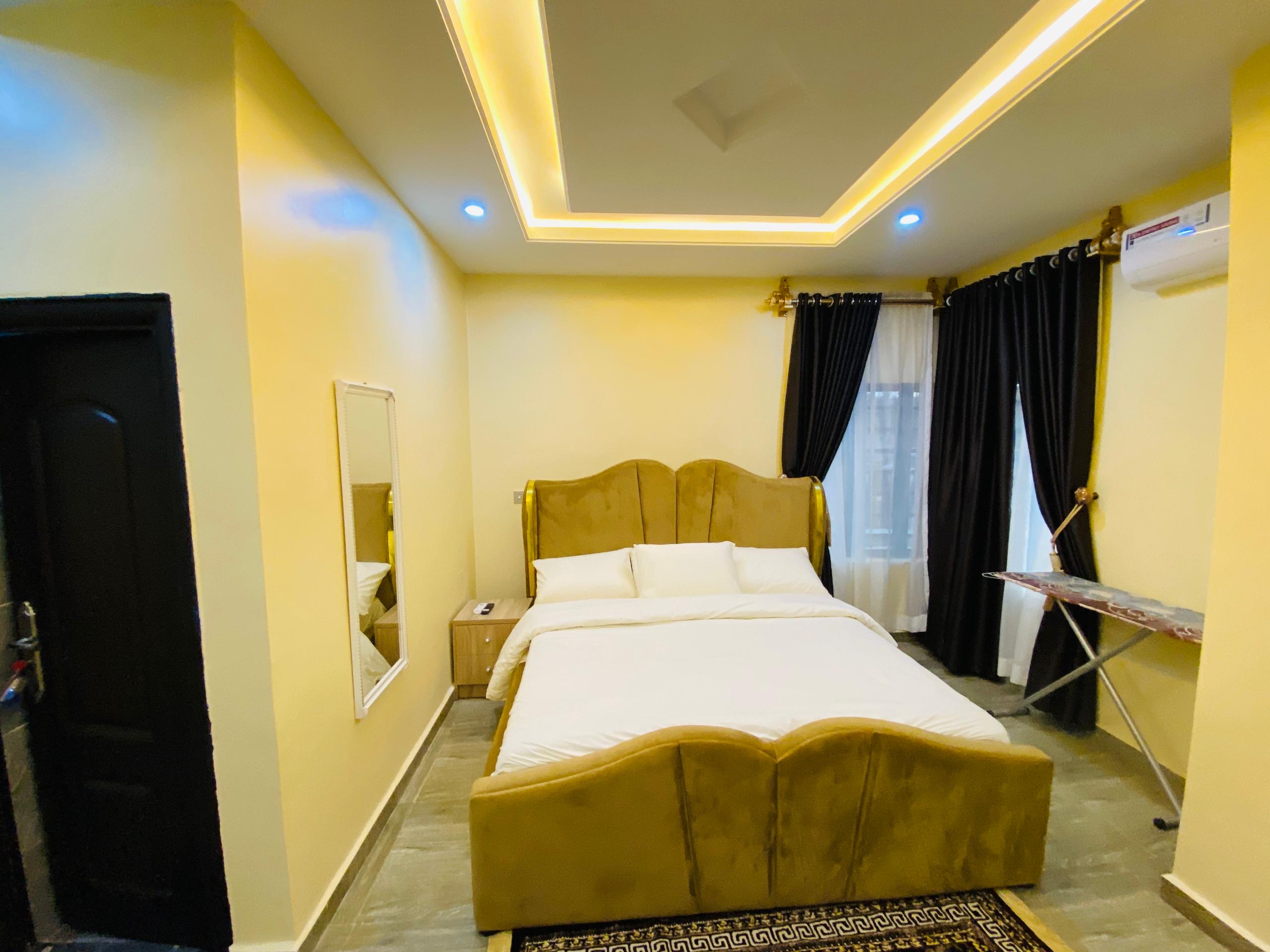 SHORTLETS 3074568d 7600 4ed6 bcb8 8878524a60be 2