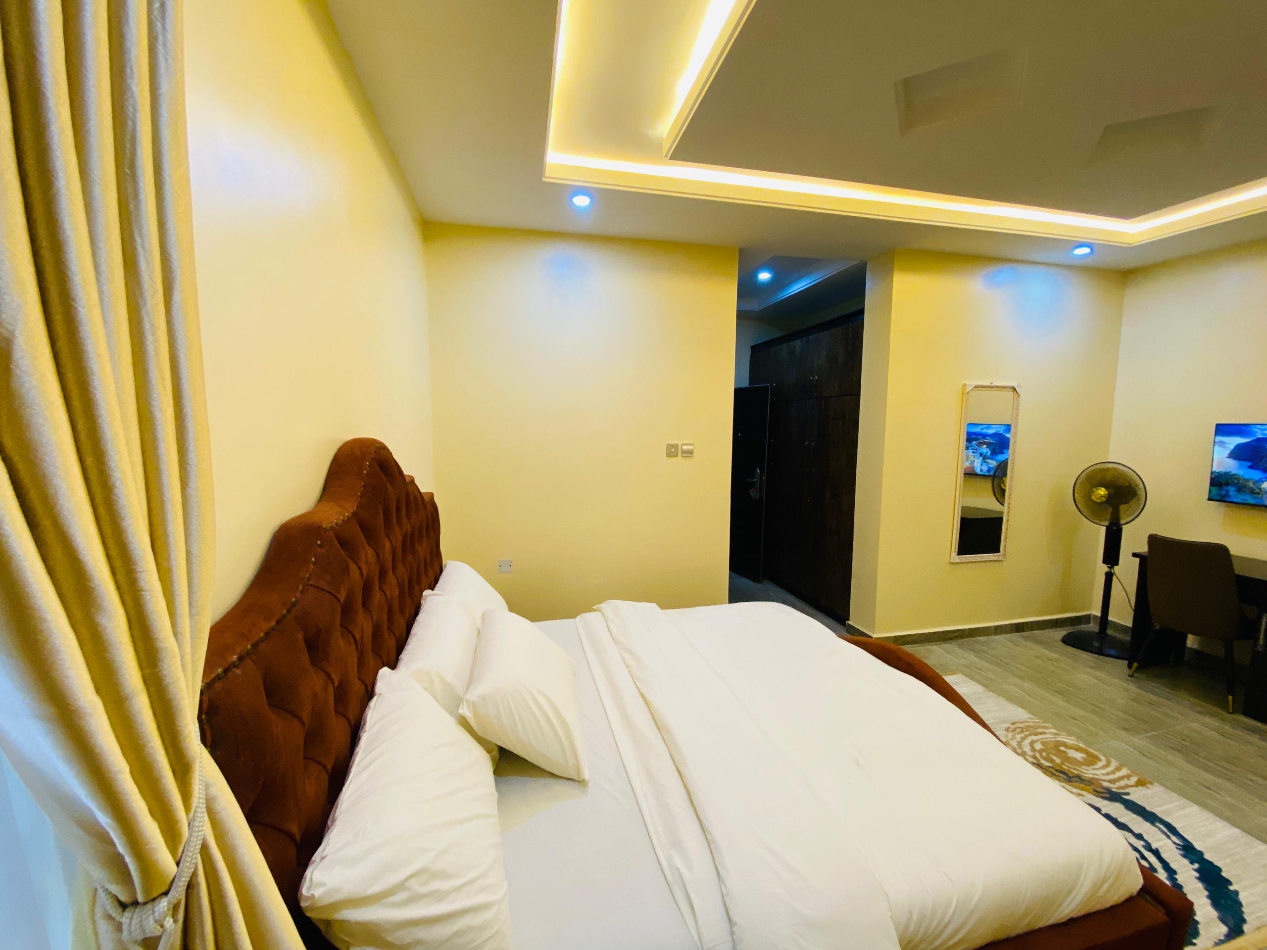 SHORTLETS 354cd728 7791 4c85 a8a2 6576661395a0 2