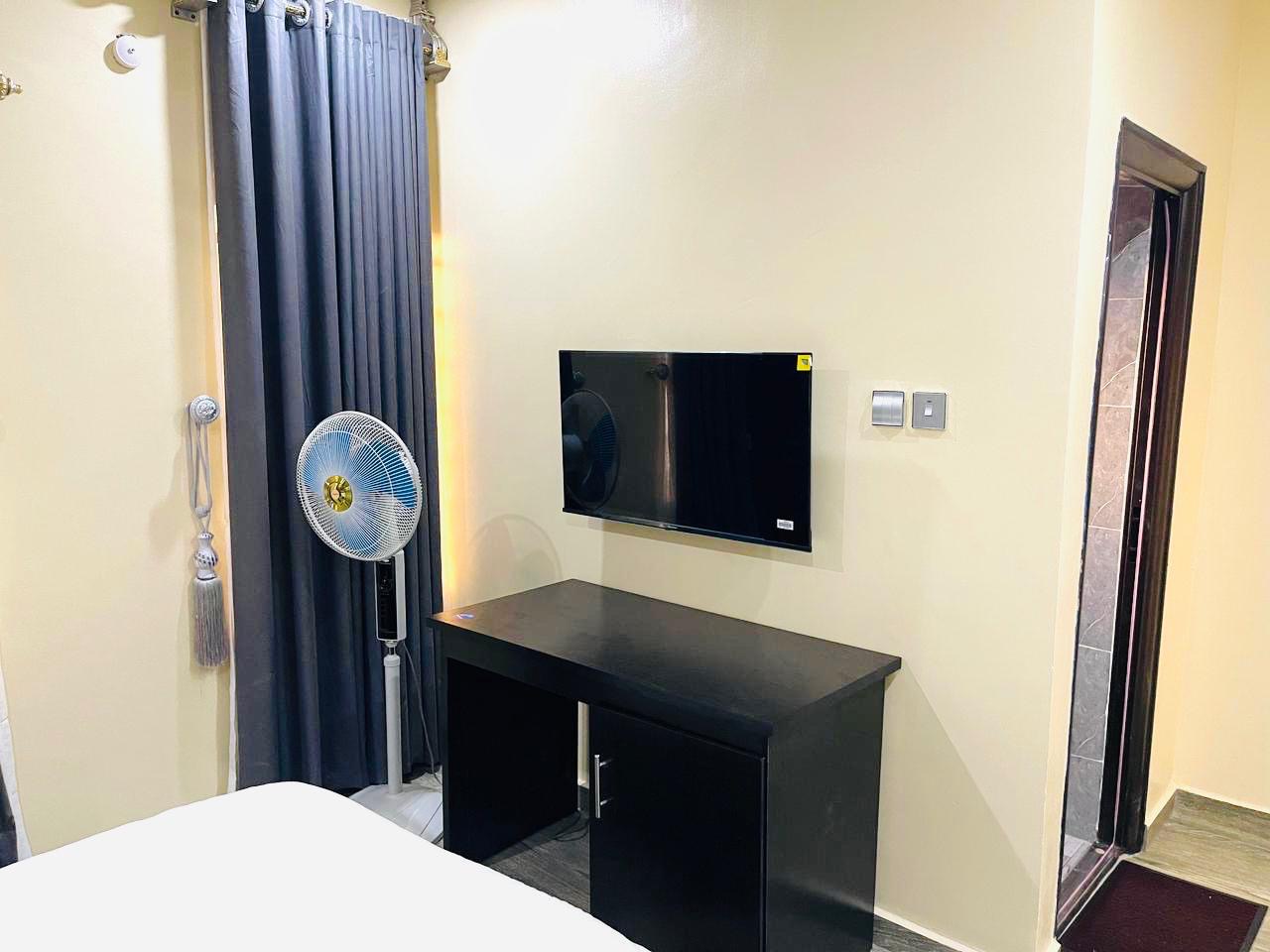 SHORTLETS 4fd9a981 af6c 45bf af77 07541aaa562d 2