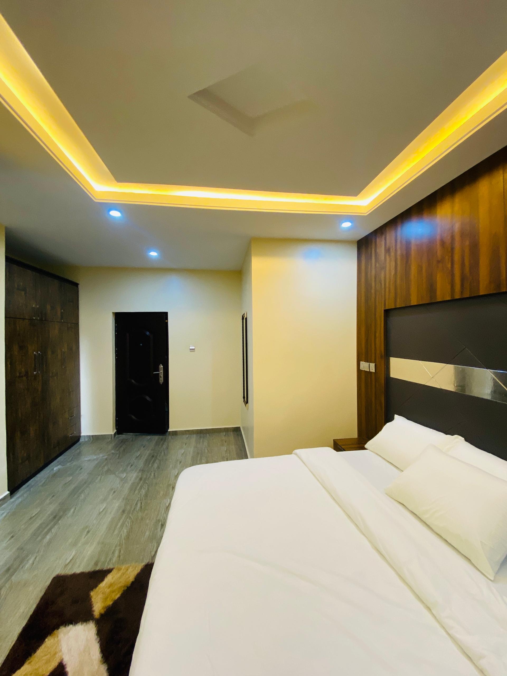 SHORTLETS 64149158 1907 47fc bd02 6789be2c9f20 4