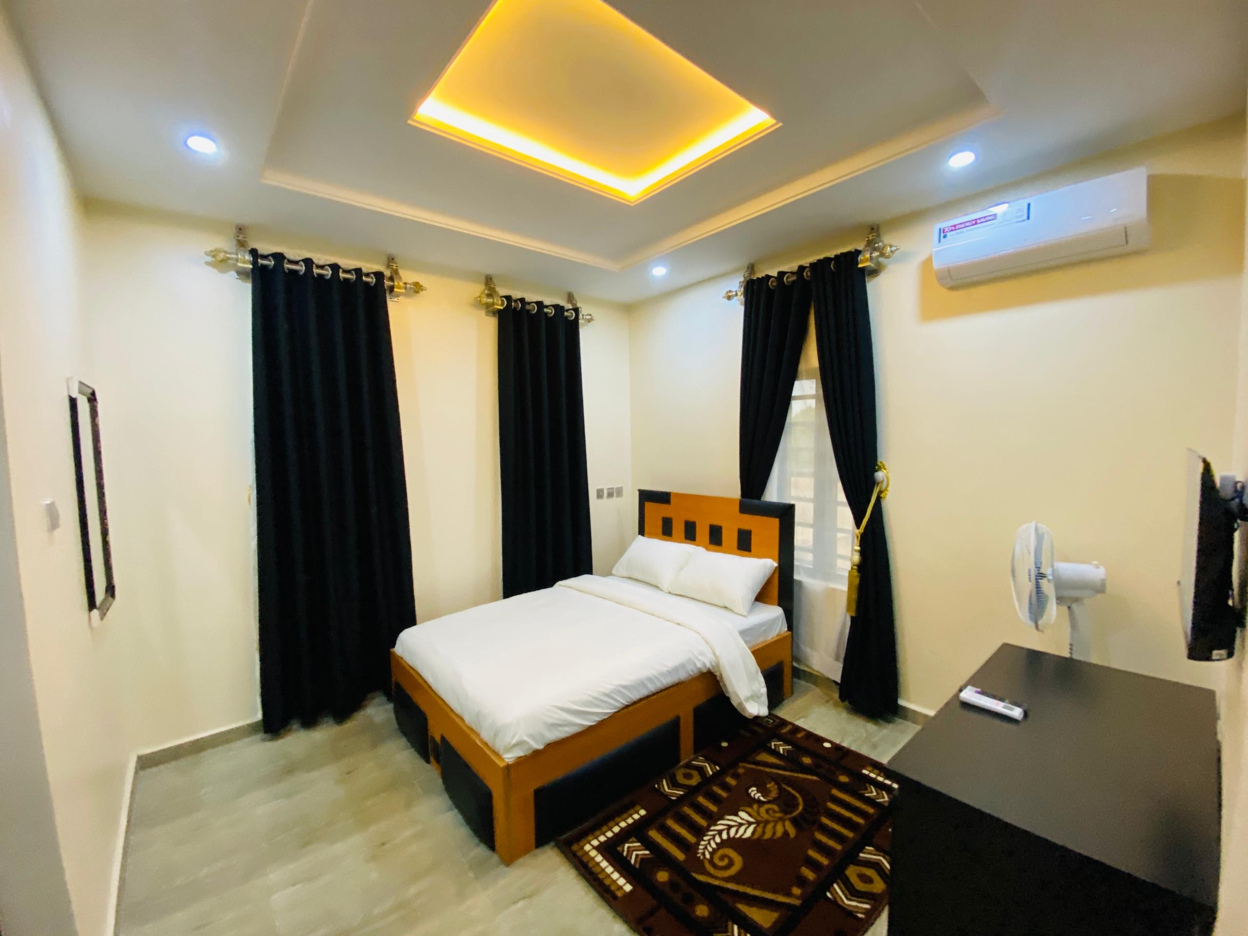 SHORTLETS 72dd6ccf 3e12 4873 8fab 54bee93a384e 2