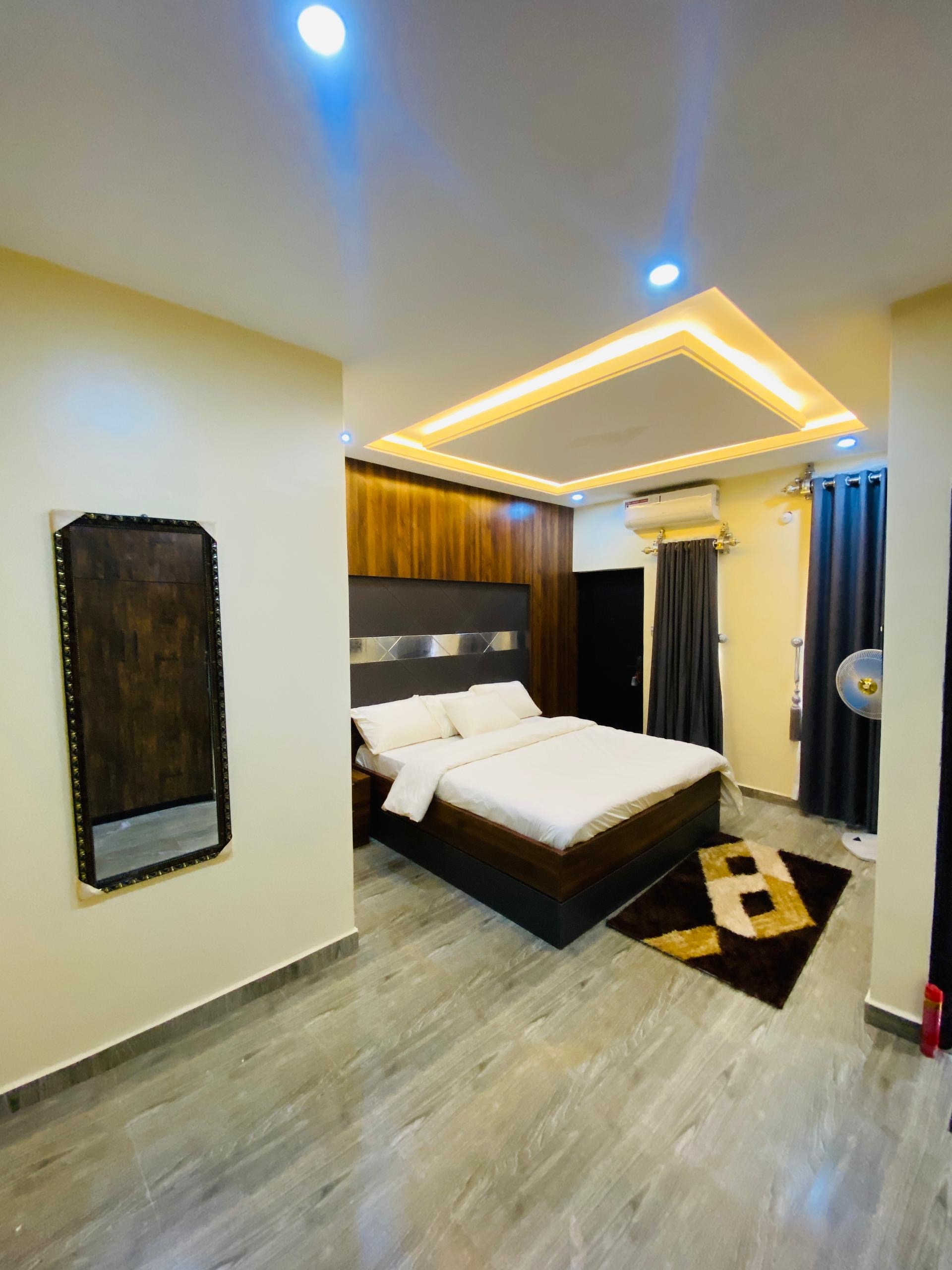 SHORTLETS 84d216eb c4b6 4f79 8cfa decc4cdbbeab 2