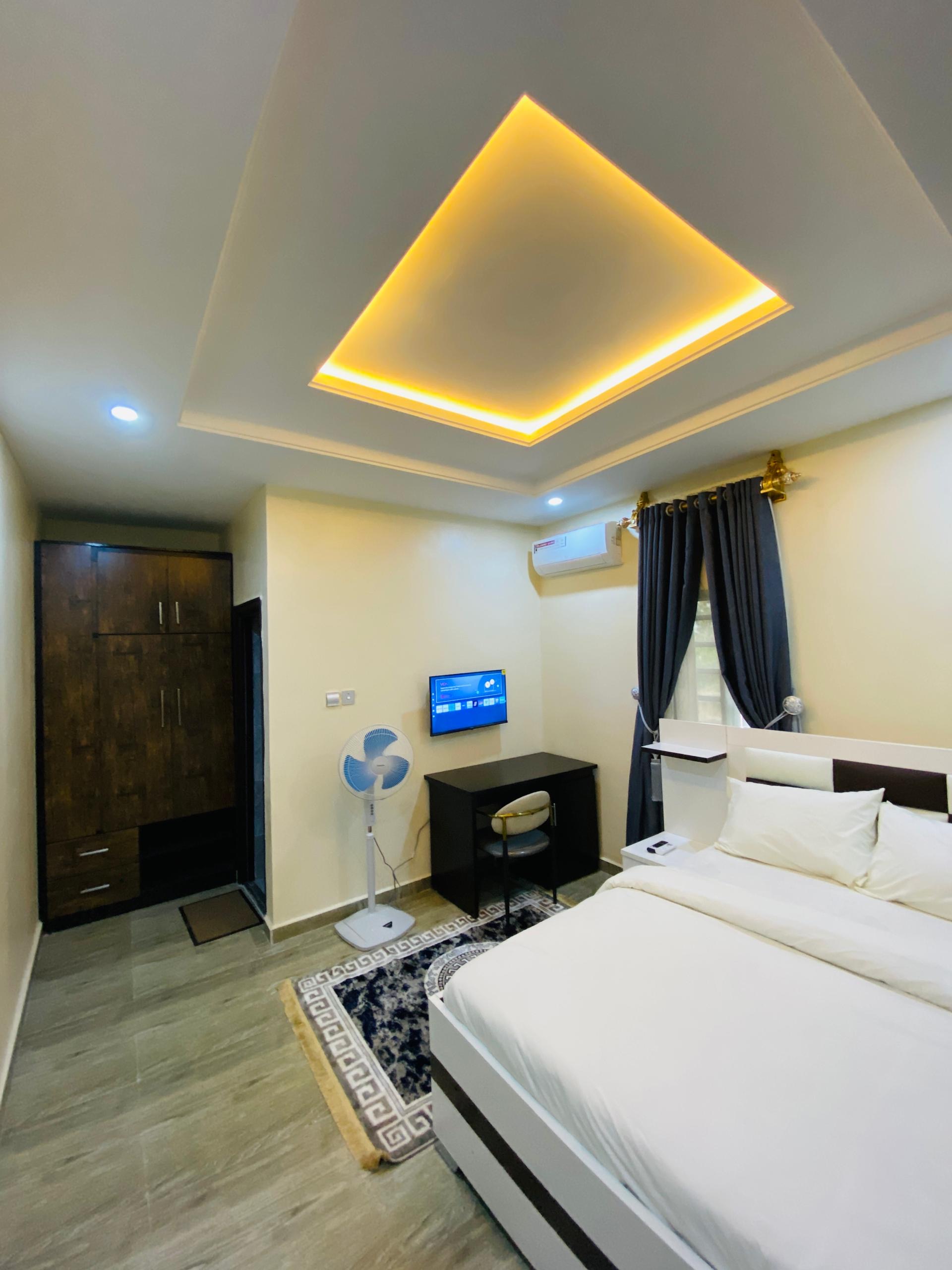 SHORTLETS a3ff95ea e5d4 4336 bbe8 2afe33ba71a6 2