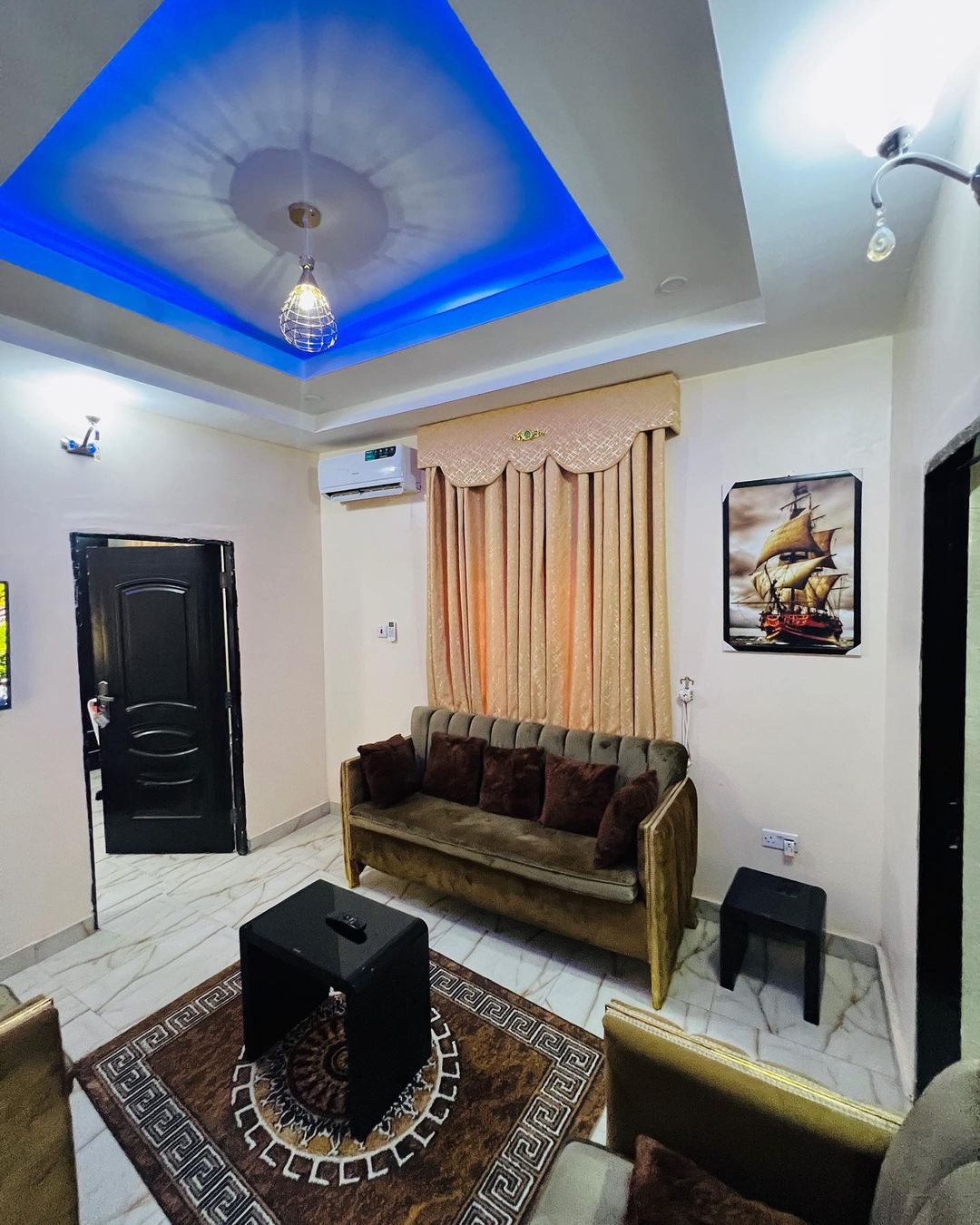 SHORTLETS instasave 22