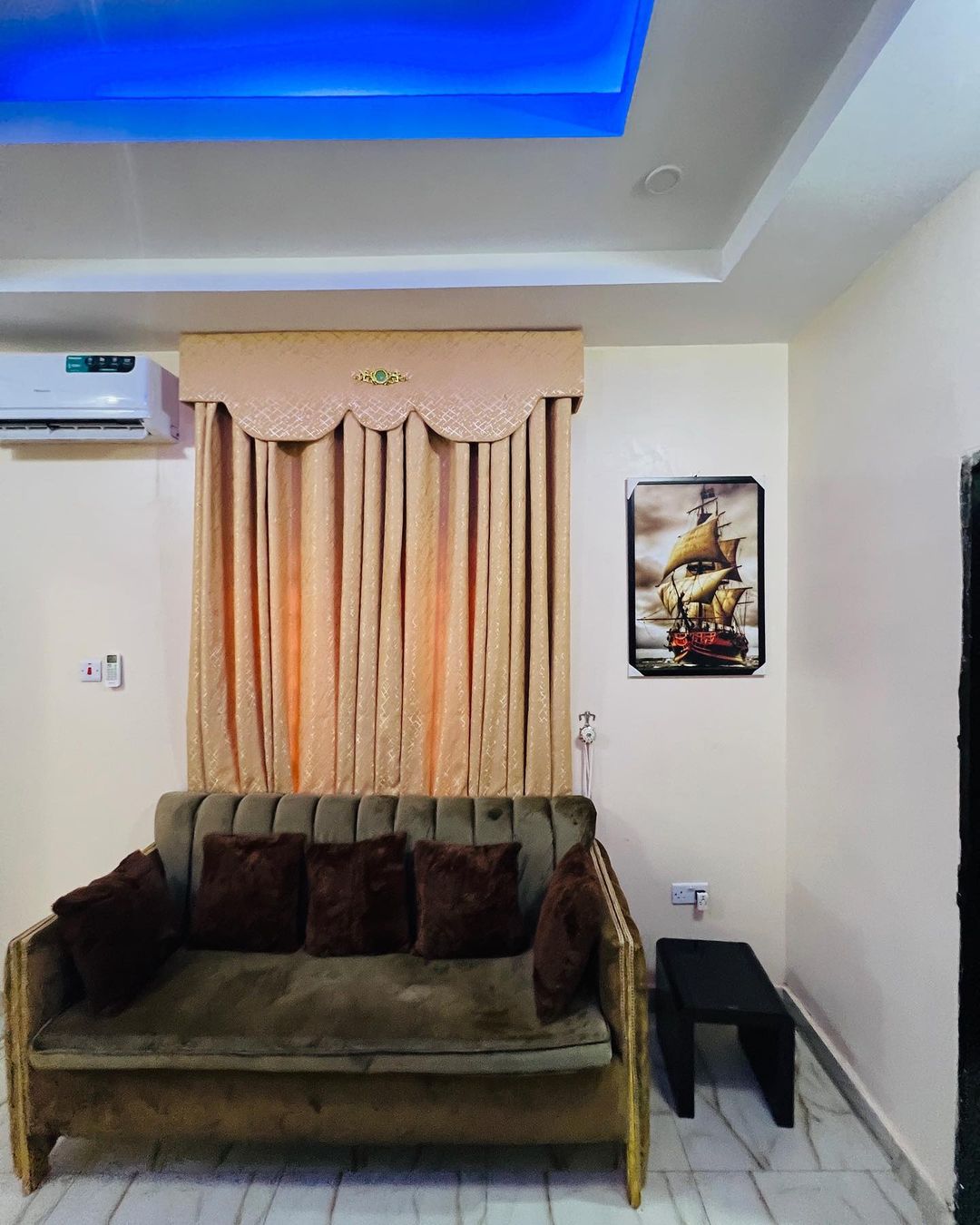 SHORTLETS instasave 23